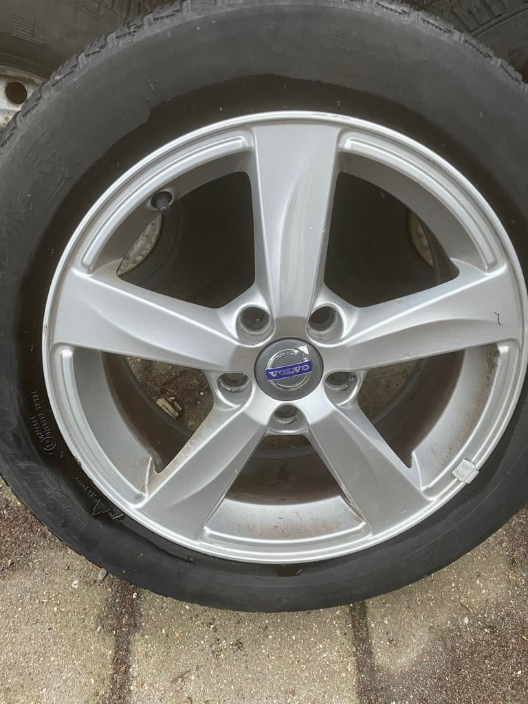 Volvo  v40 Velgen met winterBanden - 205/55 R16, Ophalen, Gebruikt, 16 inch, Banden en Velgen