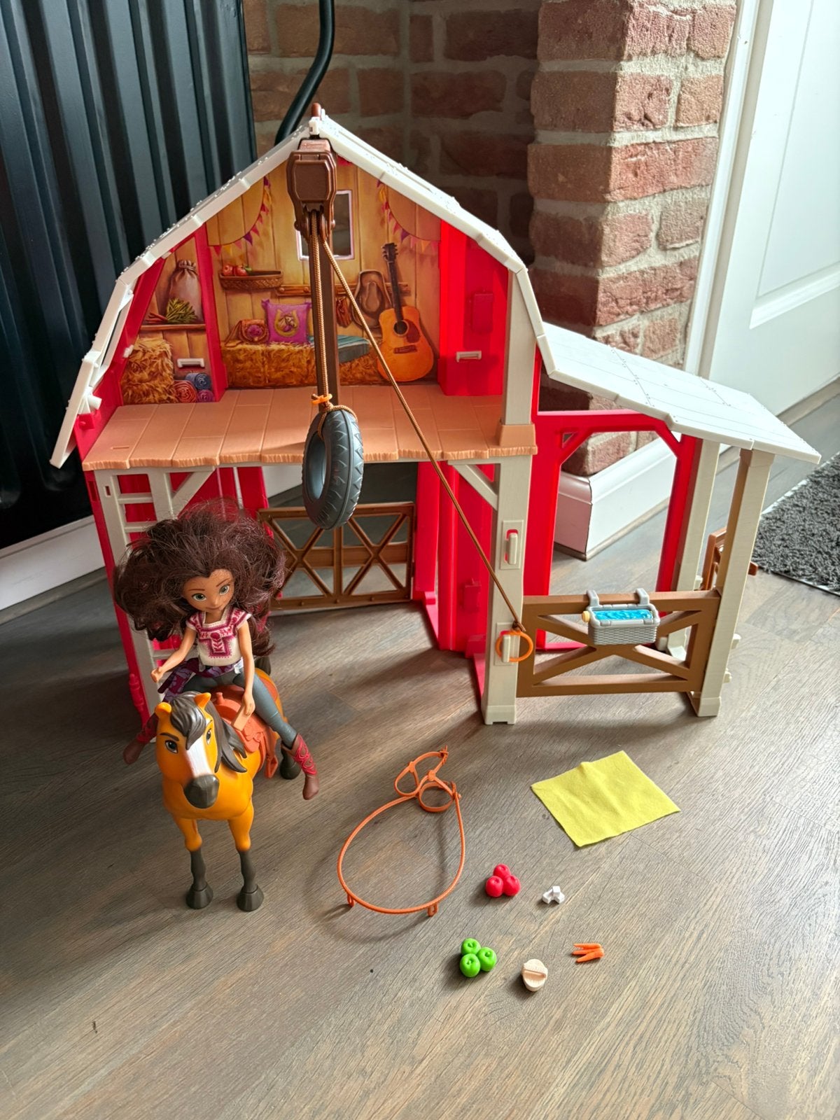 Spirit paardenmanege met veel extra’s, Kinderen en Baby's, Ophalen of Verzenden, Zo goed als nieuw, Barbie