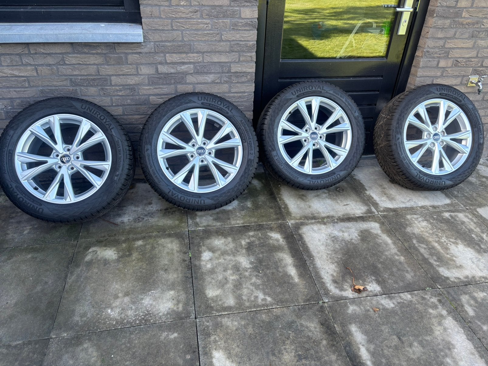 Audi Q3 18 inch velgen met banden all season, Ophalen, 18 inch, Gebruikt, Banden en Velgen