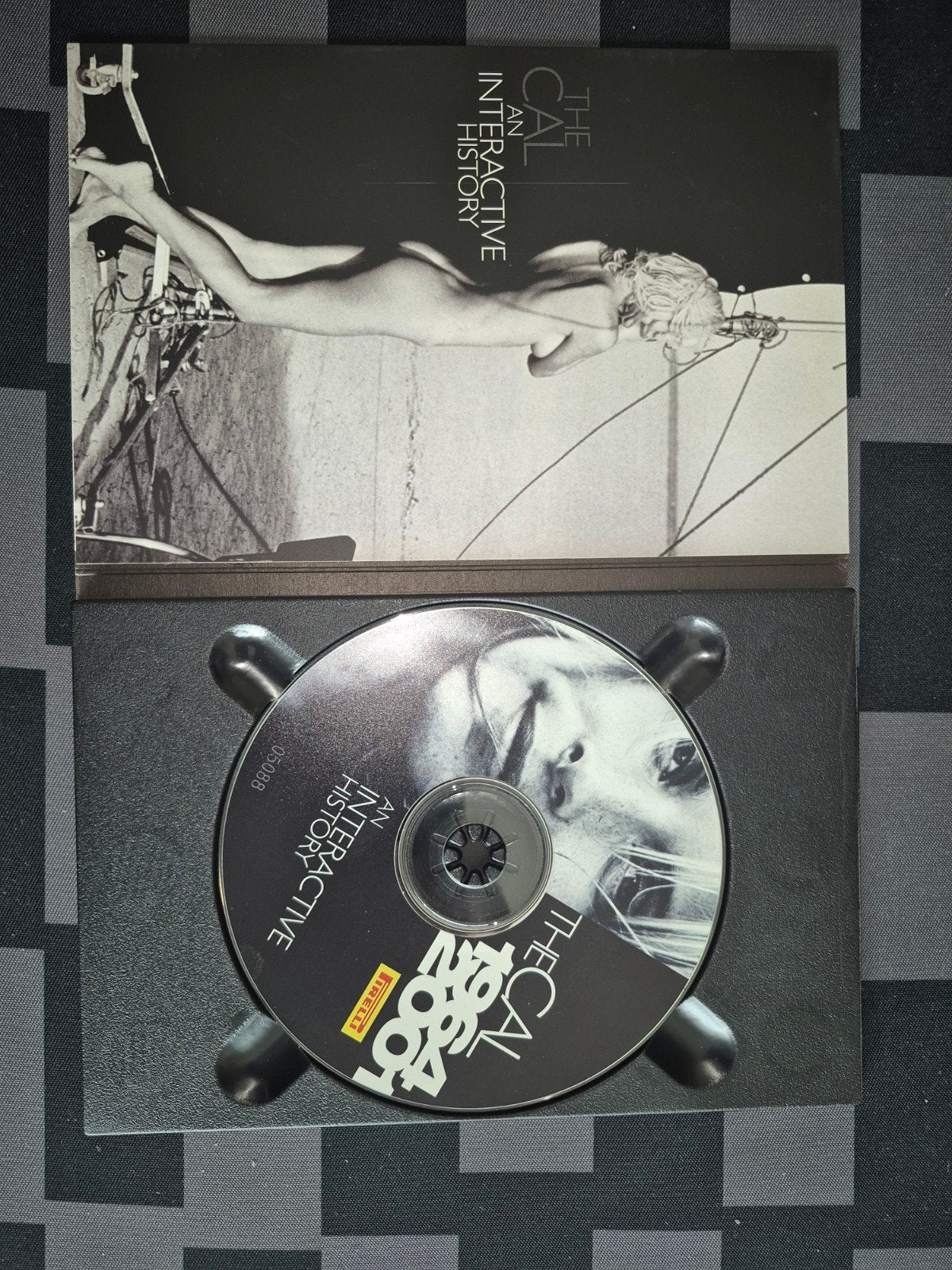 Pirelli Calendar CD: The Cal 1964-2001, Ophalen of Verzenden, Zo goed als nieuw, Overige typen, Inclusief doosje
