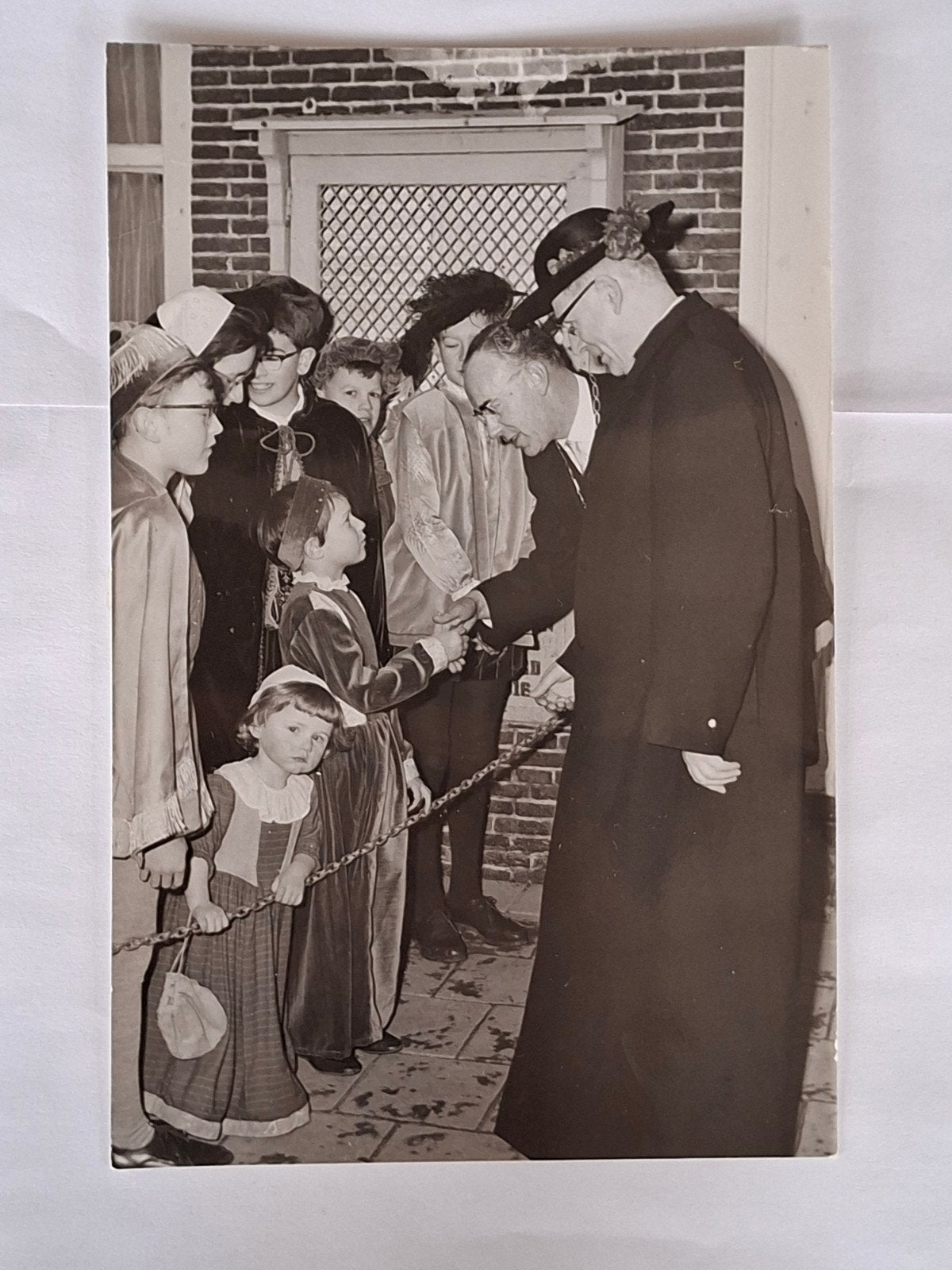 Persfoto- Nijkerk- jubileum- kardinaal- Bernardus Alfrink, Ophalen of Verzenden, 1960 tot 1980, Overige onderwerpen, Foto