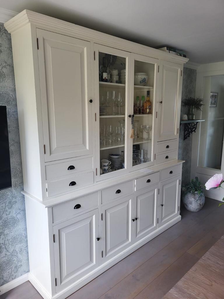 Crème-wit houten buffetkast met verouderde look, Huis en Inrichting, Kasten | Buffetkasten, Gebruikt, Met deur(en), 200 cm of meer