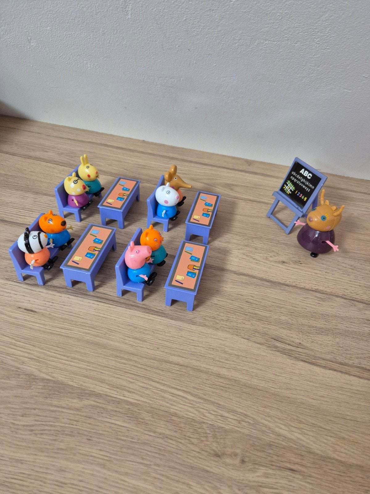 3 Peppa Pig speelsets: school, camping en koninklijk, Kinderen en Baby's, Speelgoed | Actiefiguren, Ophalen of Verzenden, Zo goed als nieuw