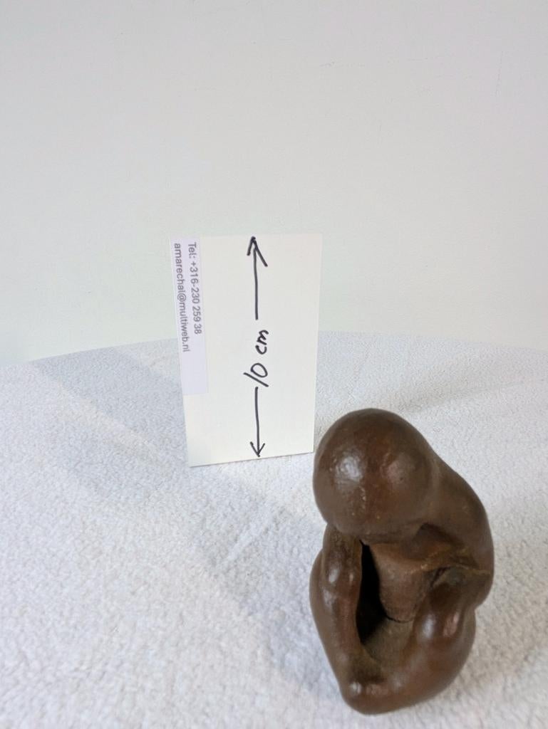 Klein bronzen beeldje van een kind, Antiek en Kunst, Kunst | Beelden en Houtsnijwerken, Ophalen of Verzenden, Handgemaakt, Brons
