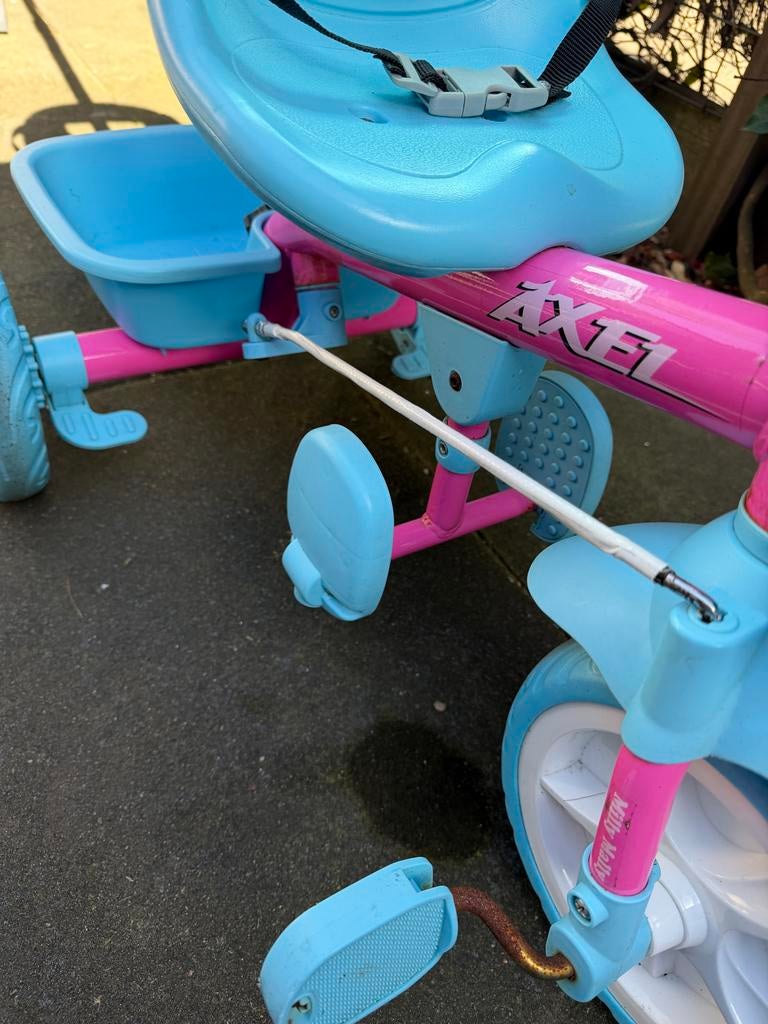 Roze/Blauwe Kinderdriewieler met Duwstang - Axel, Ophalen, Gebruikt, Terugtraprem, Duwstang