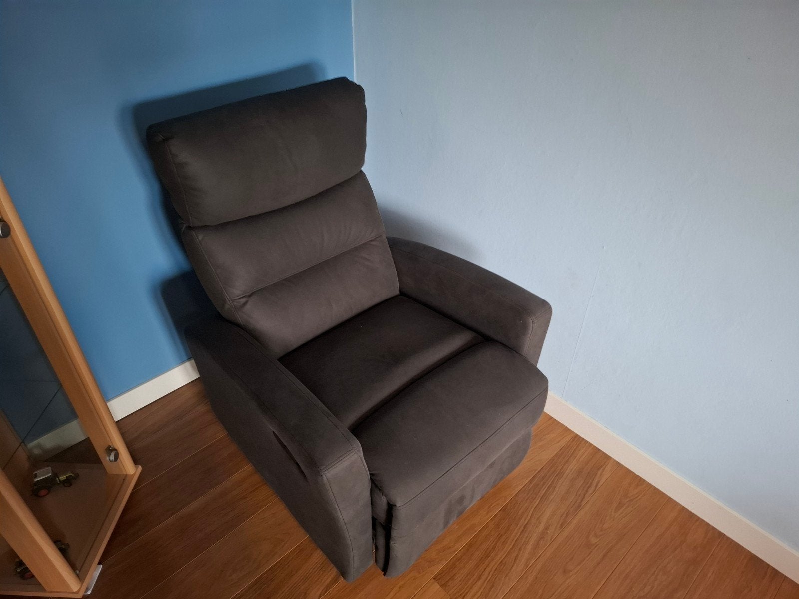Comfortabele Relaxstoel met Opklapbaar Voetenstuk, Huis en Inrichting, Ophalen, Zo goed als nieuw, Eén, Stof