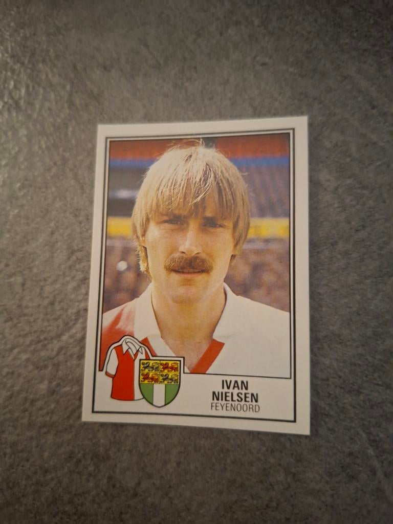 Panini sticker Voetbal 85. Speler Ivan Nielsen Feyenoord., Verzenden, Zo goed als nieuw, Sticker