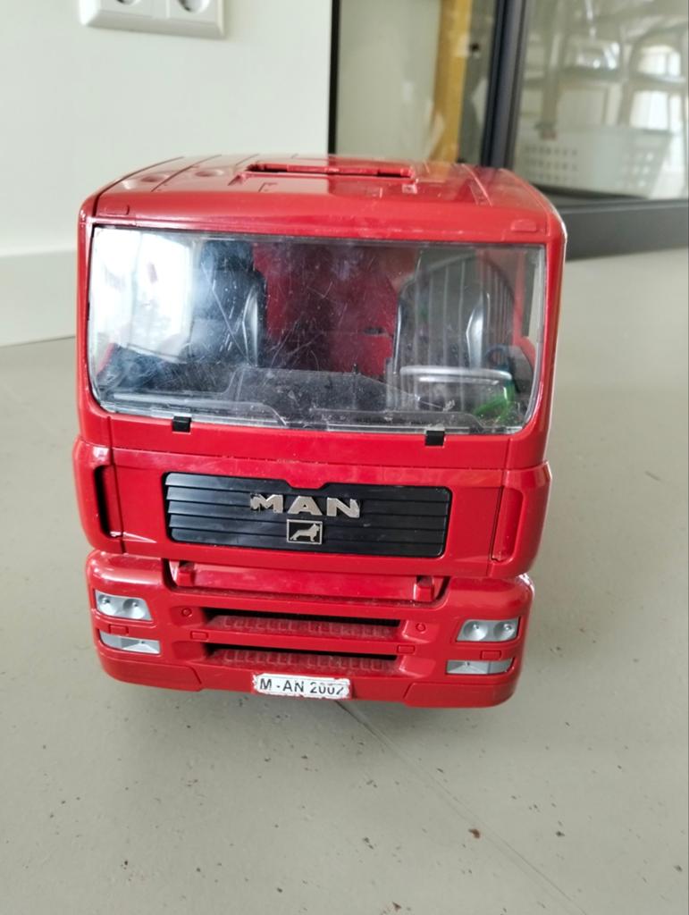 Bruder vrachtwagen rood met geel, Ophalen of Verzenden, Gebruikt