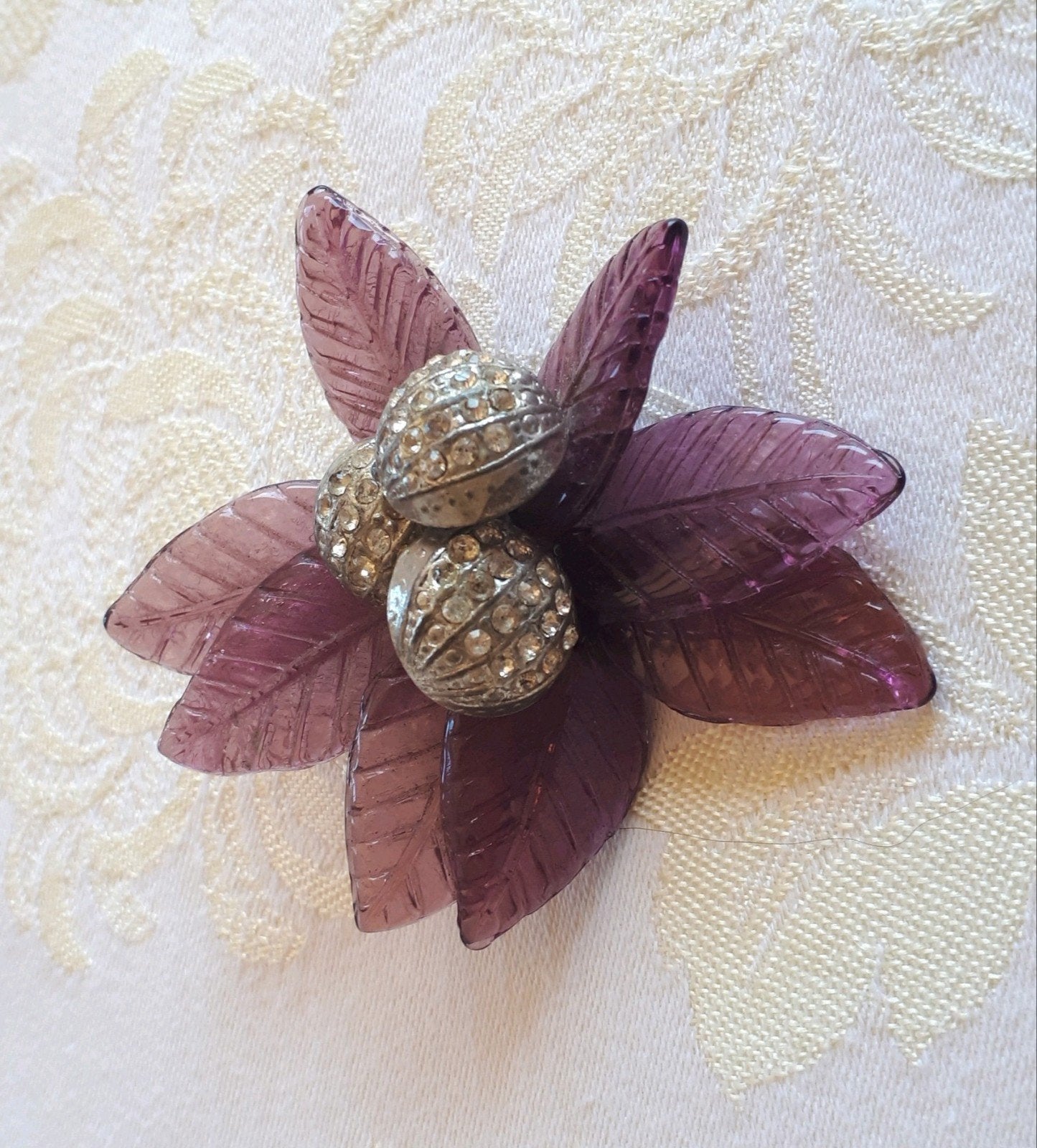 Jaren '40 Dressclip/Broche Aubergine Persglas., Sieraden, Tassen en Uiterlijk, Antieke sieraden, Ophalen of Verzenden, Overige materialen