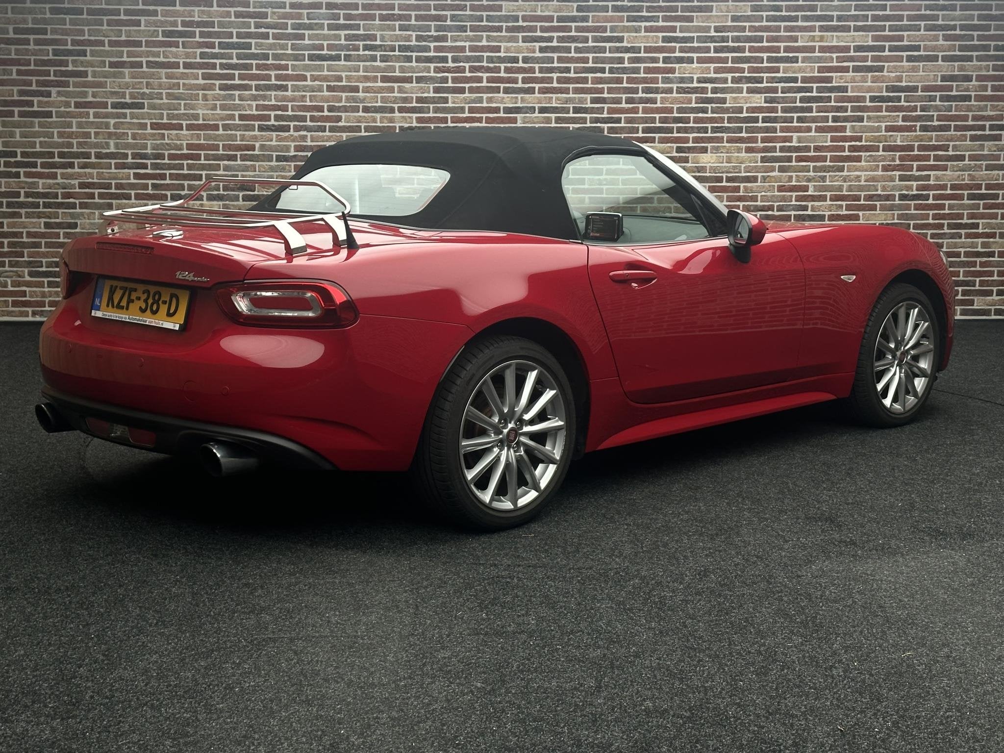 Fiat 124 Spider 1.4 MultiAir Turbo Lusso Cabrio| Camera, 1025 kg, Achterwielaandrijving, Gebruikt, Euro 6