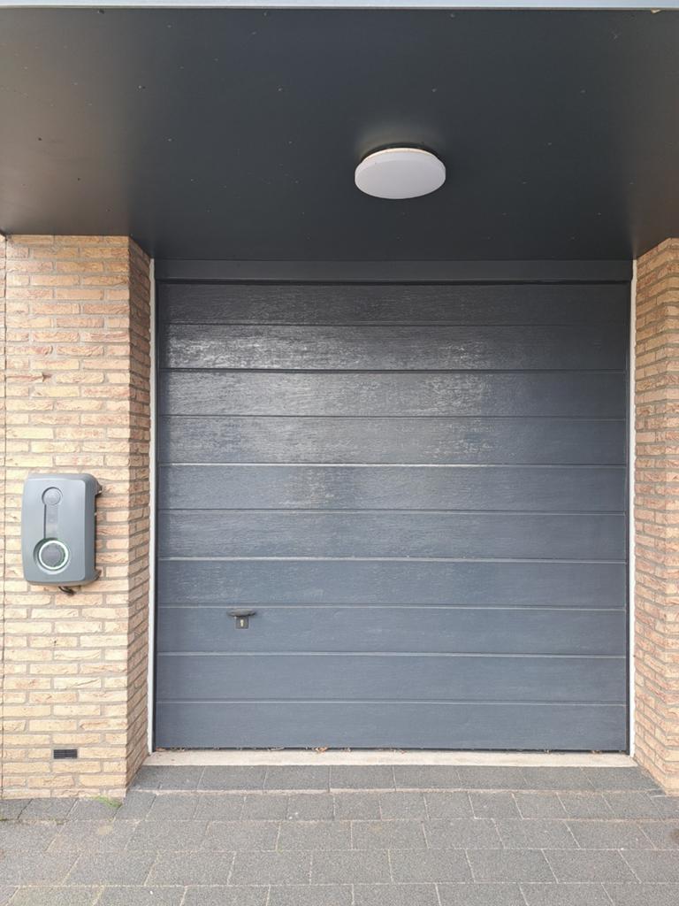 NOVOFERM geïsoleerde elektrische garagedeur + handzenders!, Gebruikt, Garagedeur, Ophalen of Verzenden, Metaal