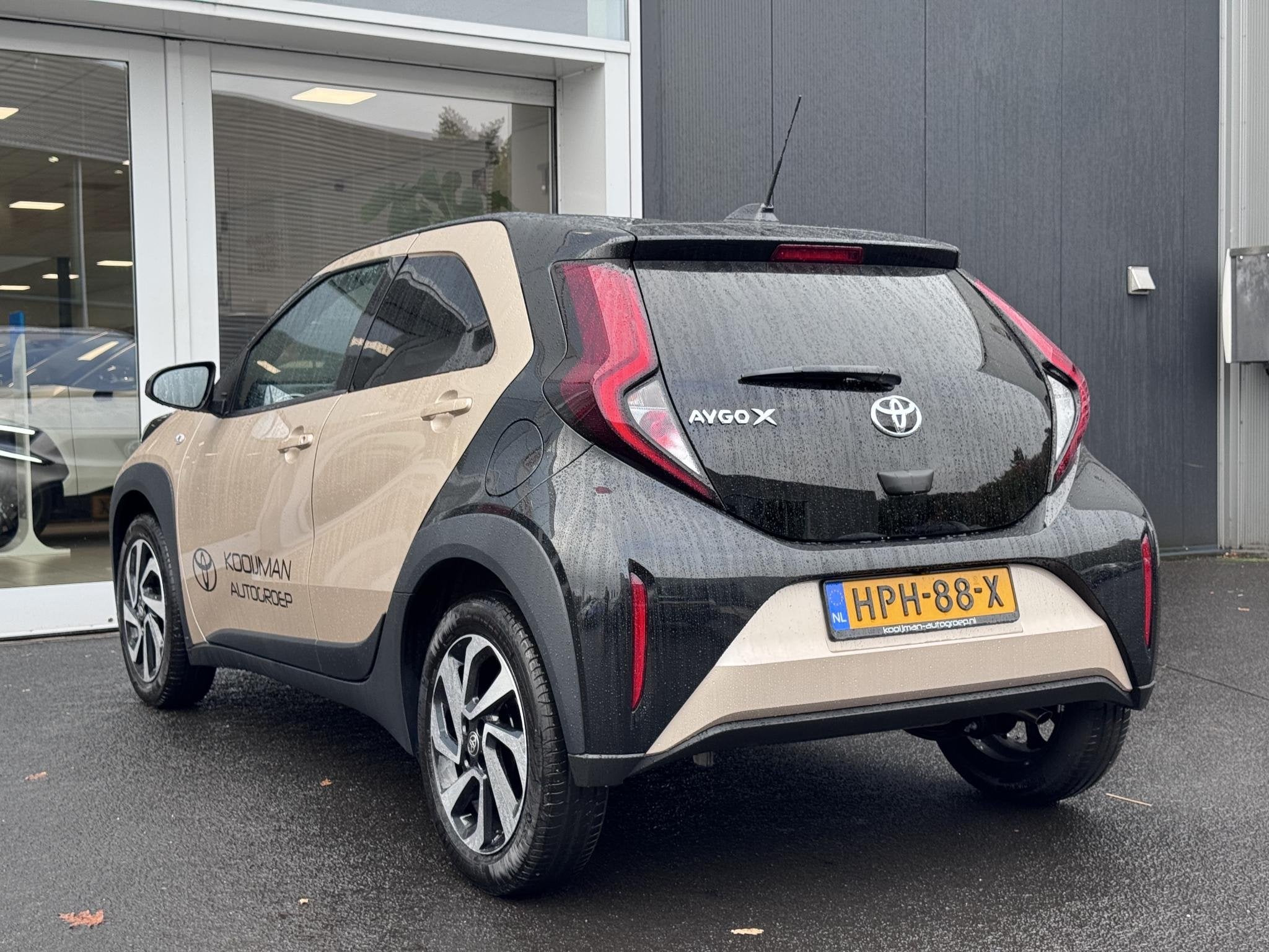 Toyota Aygo X 1.0 VVT-i MT Pulse Apple Carplay/Android Auto, Stof, Gebruikt, Bruin, 4 stoelen