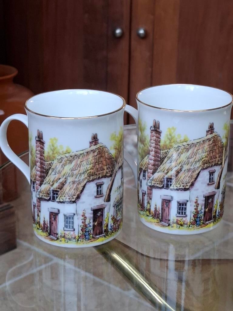 Crown Trent Staffordshire cottages mokken set, Huis en Inrichting, Keuken | Servies, Keramiek, Ophalen of Verzenden, Zo goed als nieuw