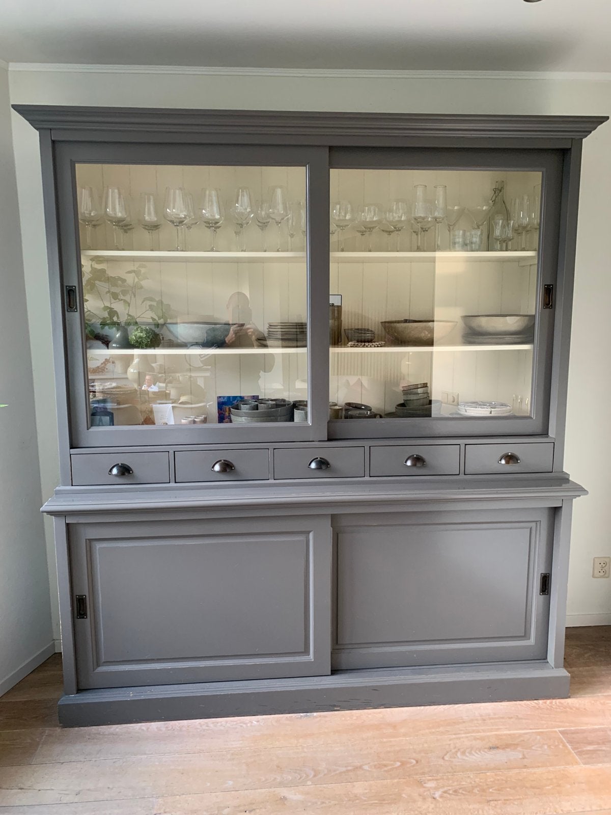 Buffetkast Marnix. Murano grey. 200 cm breed., Huis en Inrichting, Ophalen, Gebruikt, Met lade(s), 200 cm of meer