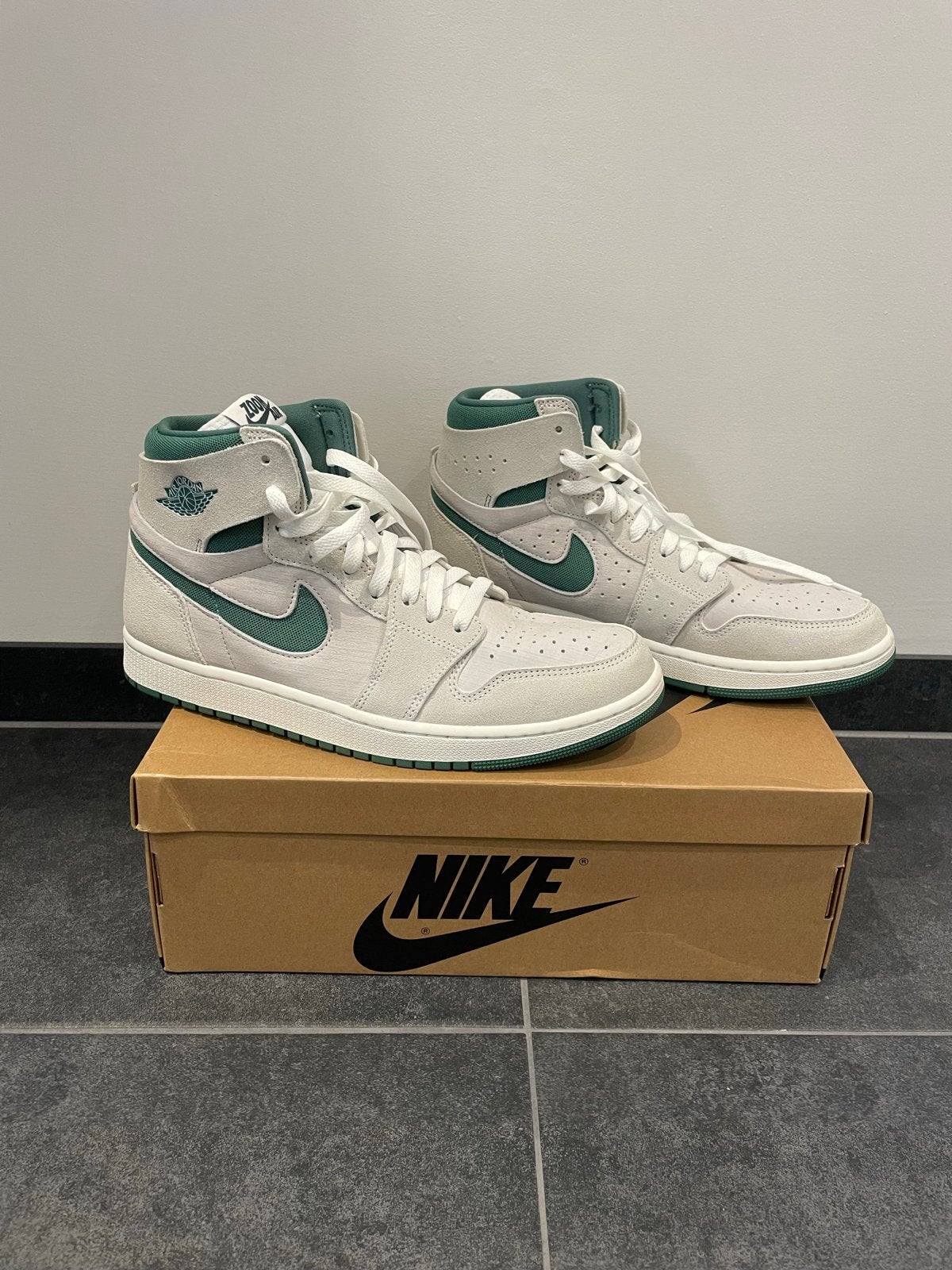 Nike Air Jordan 1 Zoom Air CMFT 2 - Summit White/Bicoastal, Overige kleuren, Nieuw, Ophalen of Verzenden, Sneakers of Gympen