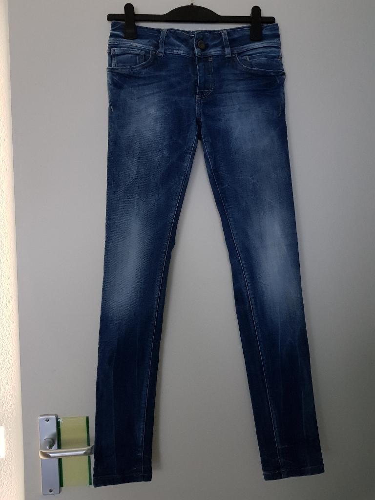 Spijkerbroek voor dames -- valt als maat XS / S -- Capsize, Blauw, Capsize, Ophalen of Verzenden, Zo goed als nieuw