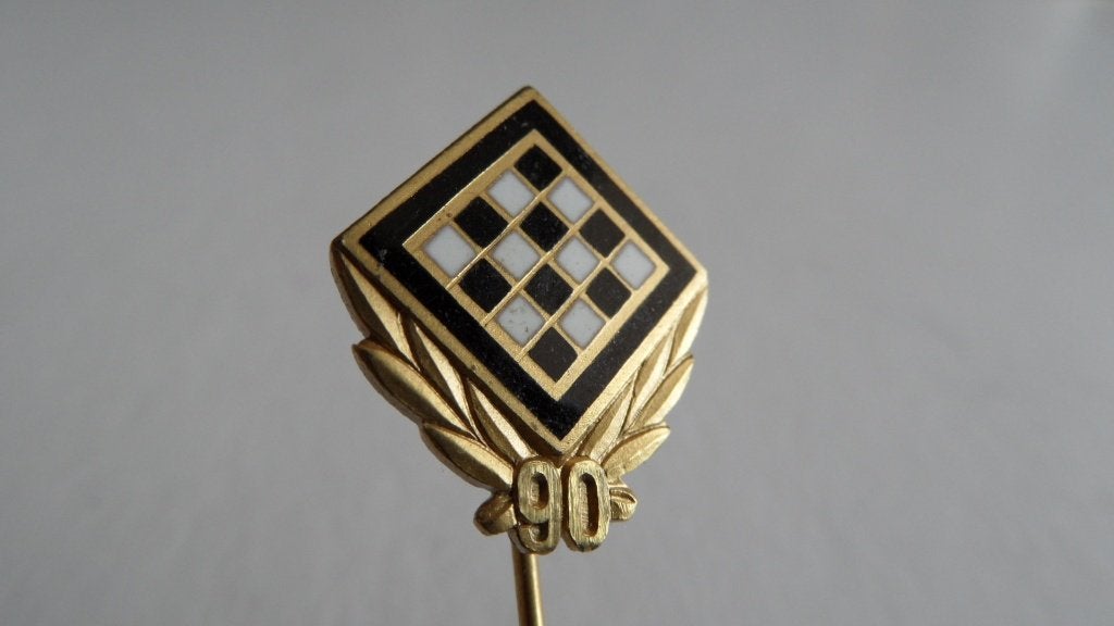 Güttermann 90 jahre Nachseide gouden 935 speld, geëmailleerd, Verzamelen, Verzenden, Zo goed als nieuw, Merk, Speldje of Pin