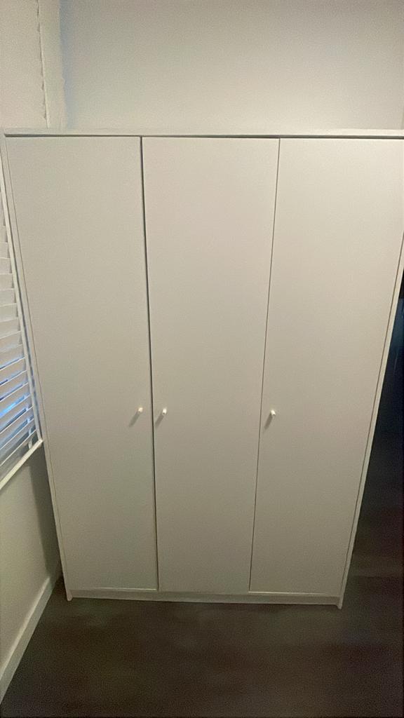 IKEA KLEPPSTAD kledingkast met drie deuren - Wit, Huis en Inrichting, Kasten | Kledingkasten, Gebruikt, 200 cm of meer, 100 tot 150 cm
