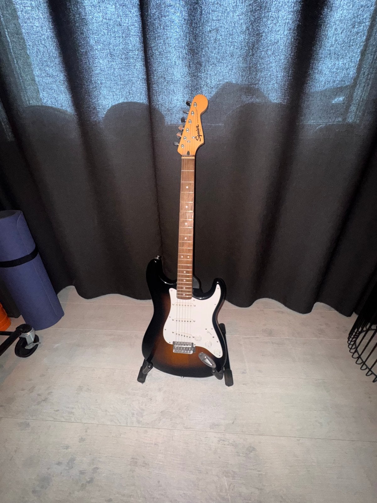 Squier Stratocaster by Fender, Muziek en Instrumenten, Snaarinstrumenten | Gitaren | Elektrisch, Ophalen of Verzenden, Zo goed als nieuw