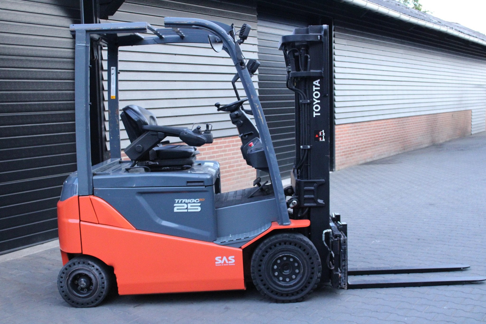 Toyota 8FBMKT25 heftruck elektrische triplex sidesift accubj