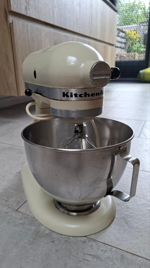 Overjarige kitchenaid zoekt rustig pensioen!!, Witgoed en Apparatuur, Keukenmixers, 4 liter of meer, 3 snelheden of meer, Ophalen