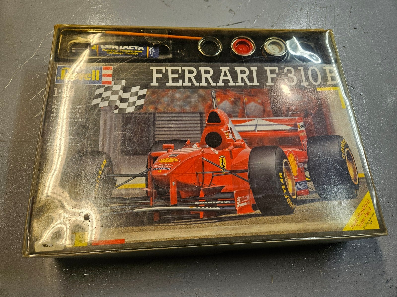 Revell Ferrari F310 B modelbouwkit - Nieuw, ongebouwd, Ophalen of Verzenden, Nieuw, Auto, Revell