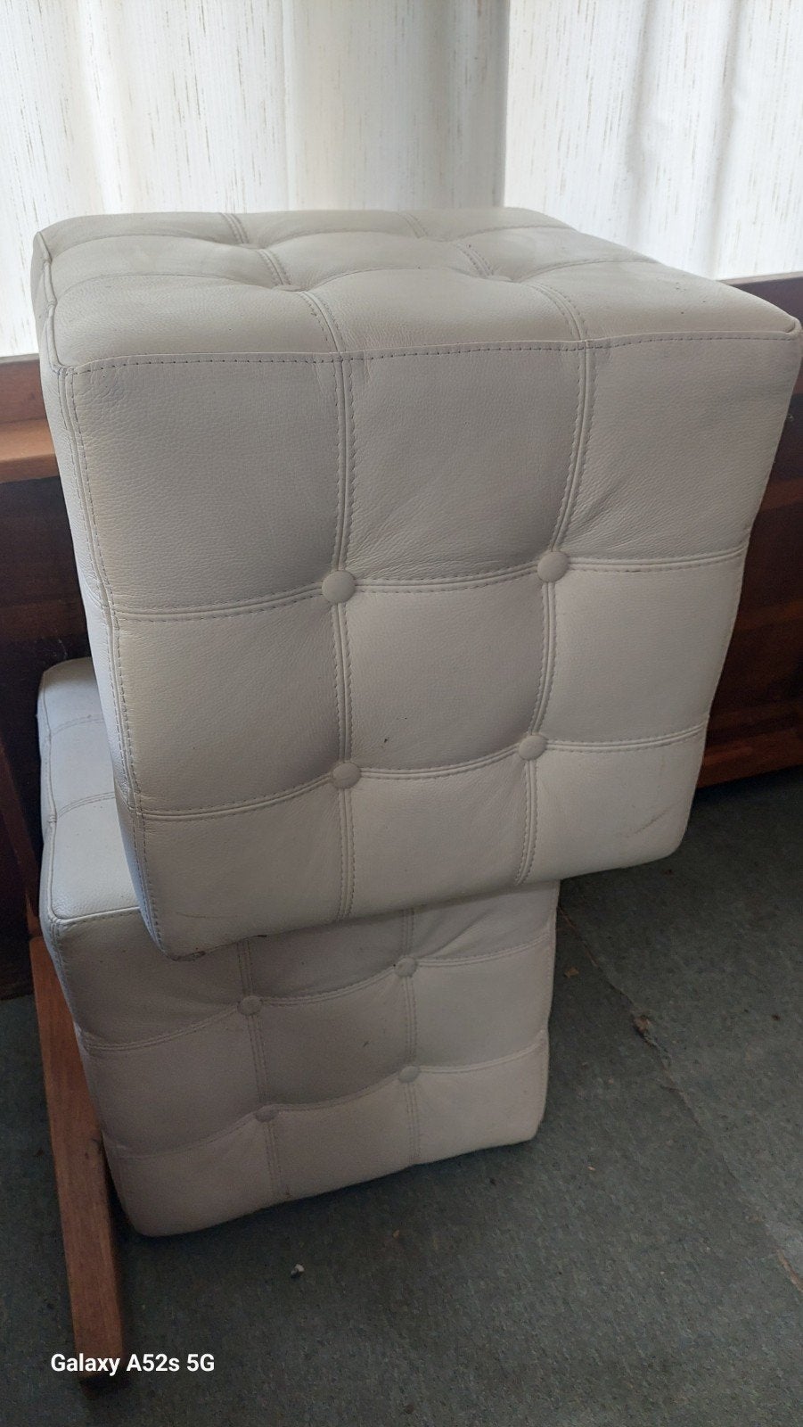 Poef wit kunstleer, Ophalen, Leer, 50 tot 75 cm, Vierkant