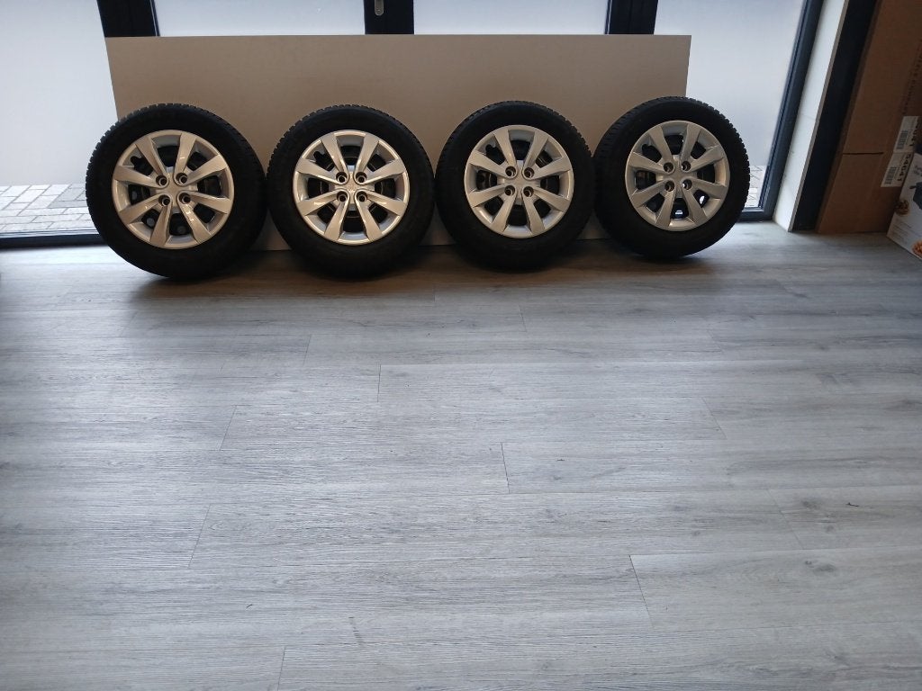 Winter Wielenset Kia Rio 2011-2024 15INCH staal, leuke set!!, Ophalen, 15 inch, 185 mm, Band(en)