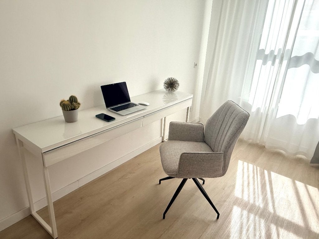 IKEA BESTÅ BURS bureau 180 cm hoogglans wit + glasplaat, Ophalen, Overige typen, Gebruikt, 180 cm