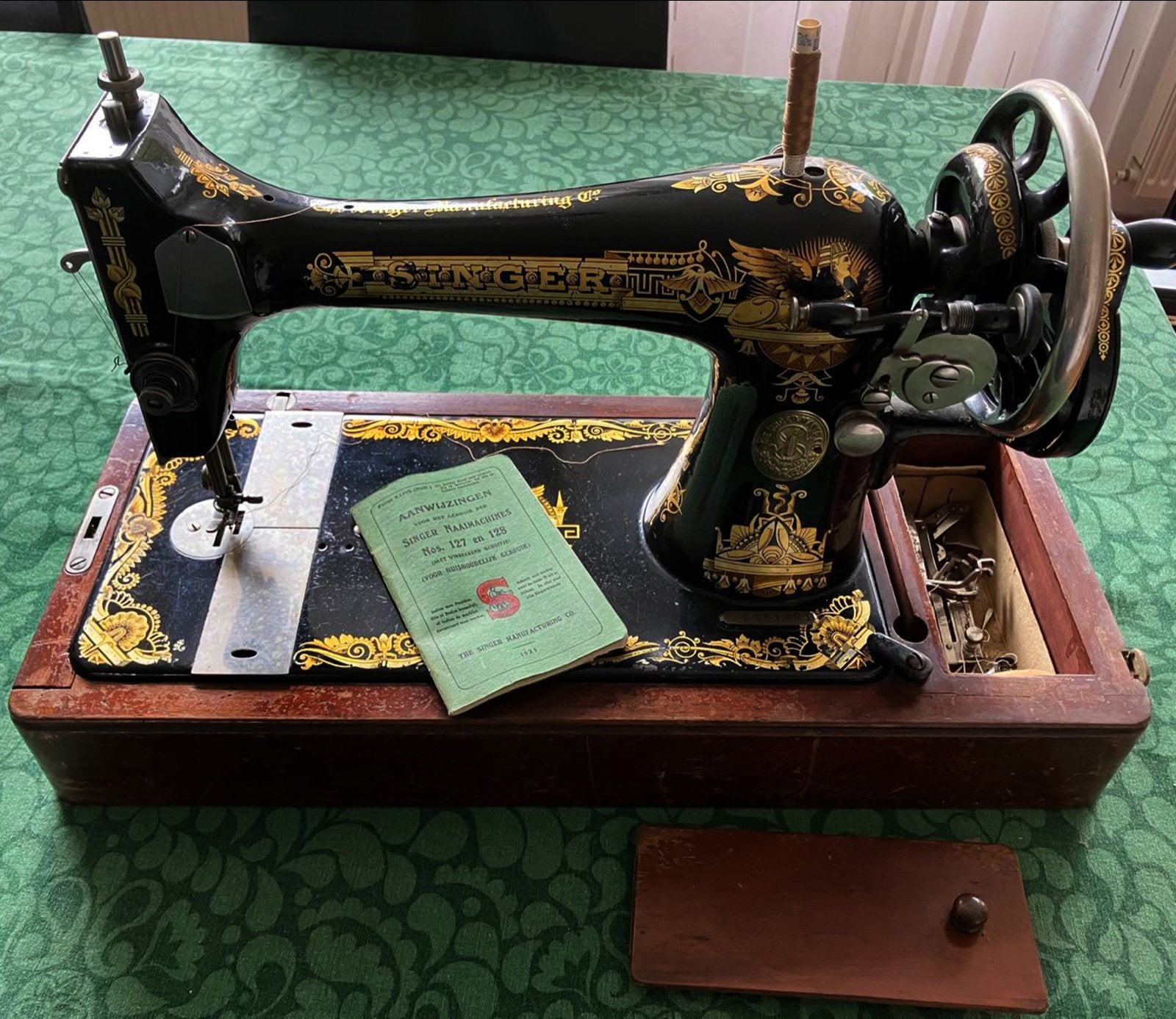 Antieke Singer Naaimachine, Ophalen