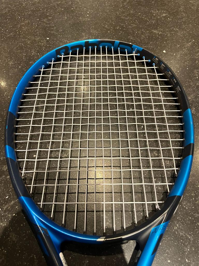 Babolat pure drive, junior tennisracket, Sport en Fitness, Tennis, Ophalen of Verzenden, Zo goed als nieuw, L0, Racket