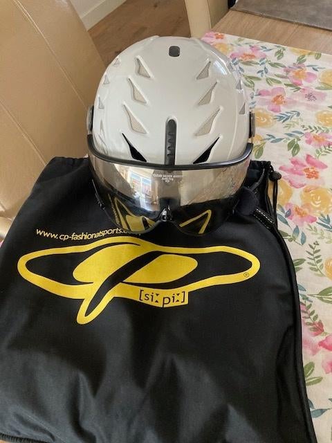 Ski helm., Sport en Fitness, Skiën en Langlaufen, Overige typen, Zo goed als nieuw, Minder dan 100 cm, Ophalen