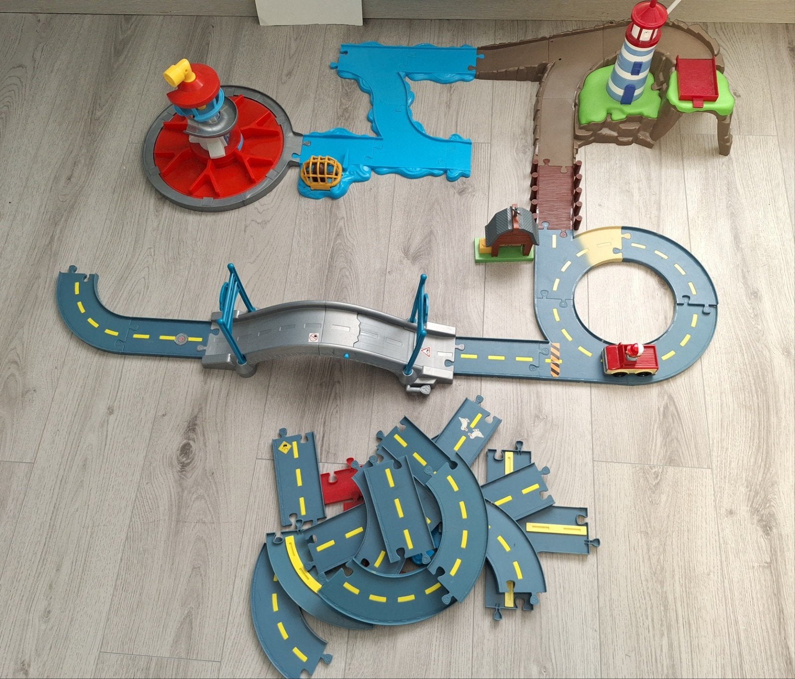 Paw Patrol Avonturenbaan met vuurtoren, uitkijktoren, brug, Ophalen of Verzenden, Zo goed als nieuw