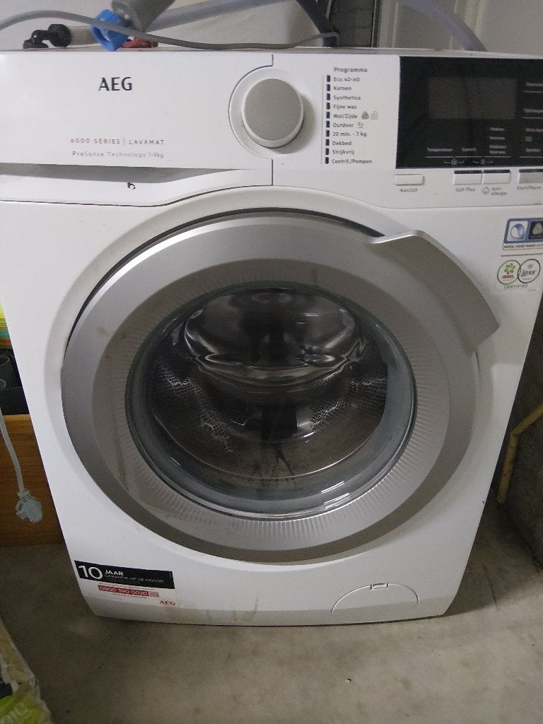 wasmachine AEG lavamat 6000serie, Ophalen, 1200 tot 1600 toeren, Zo goed als nieuw, 85 tot 90 cm