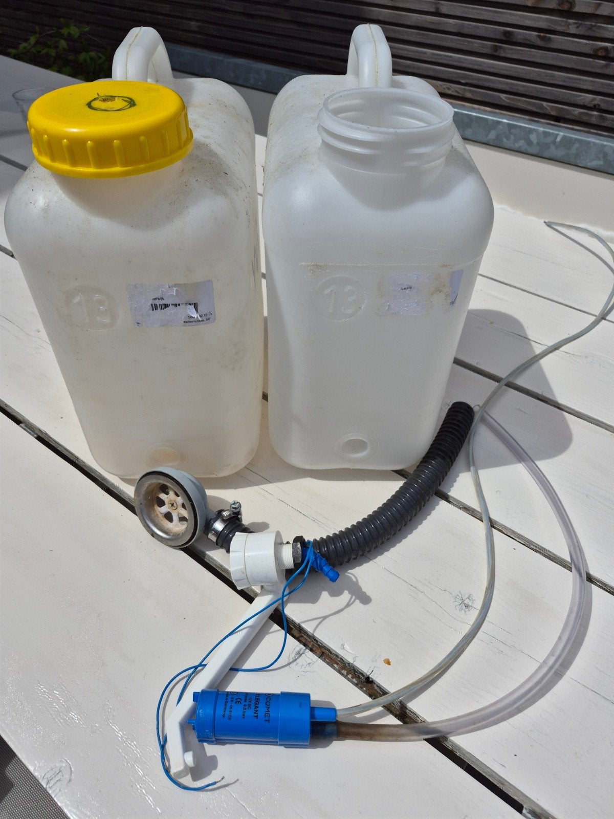 2x 13L jerrycans met kraan, dompelpomp en gootsteen, Ophalen, Gebruikt