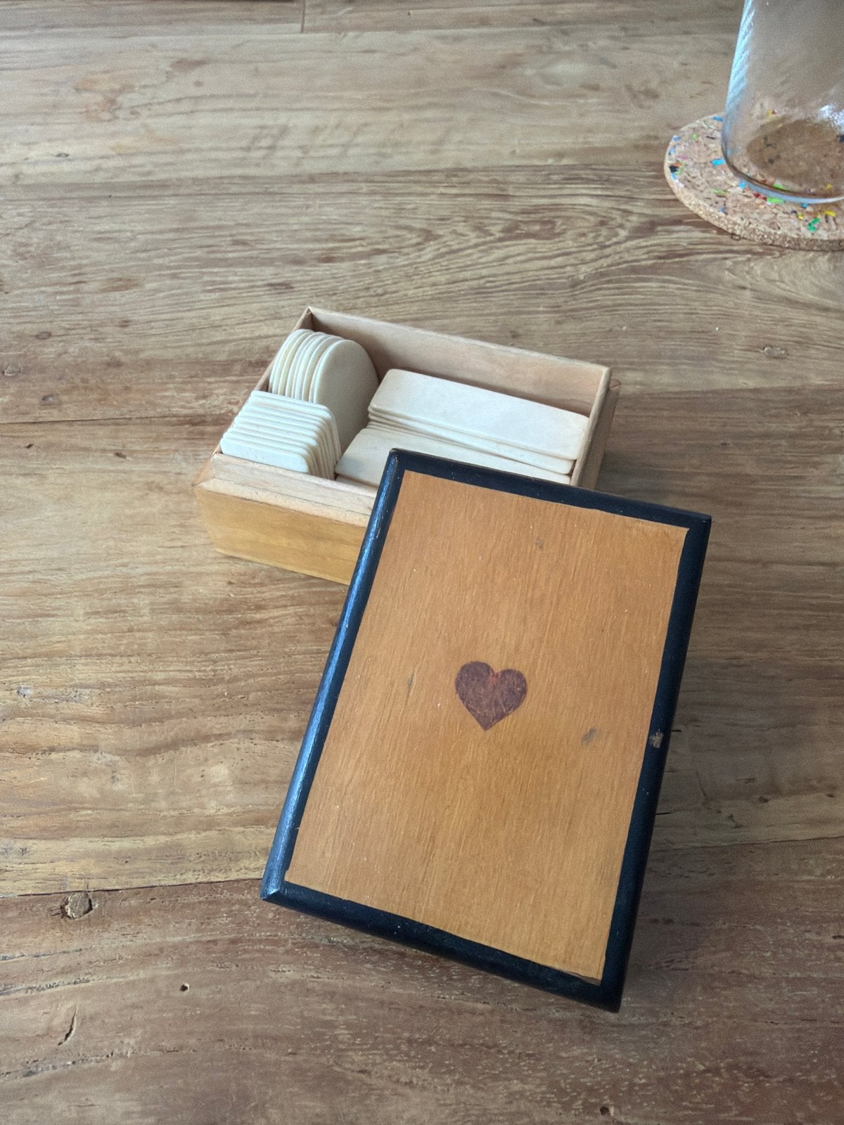 Vintage houten doosje met fiches, Ophalen of Verzenden