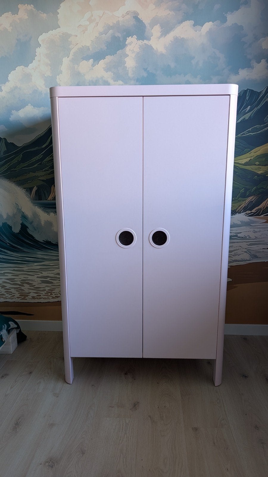 Roze kinderkast met planken en hanggedeelte, Kinderen en Baby's, Kinderkamer | Commodes en Kasten, Ophalen, Kast, 50 tot 70 cm