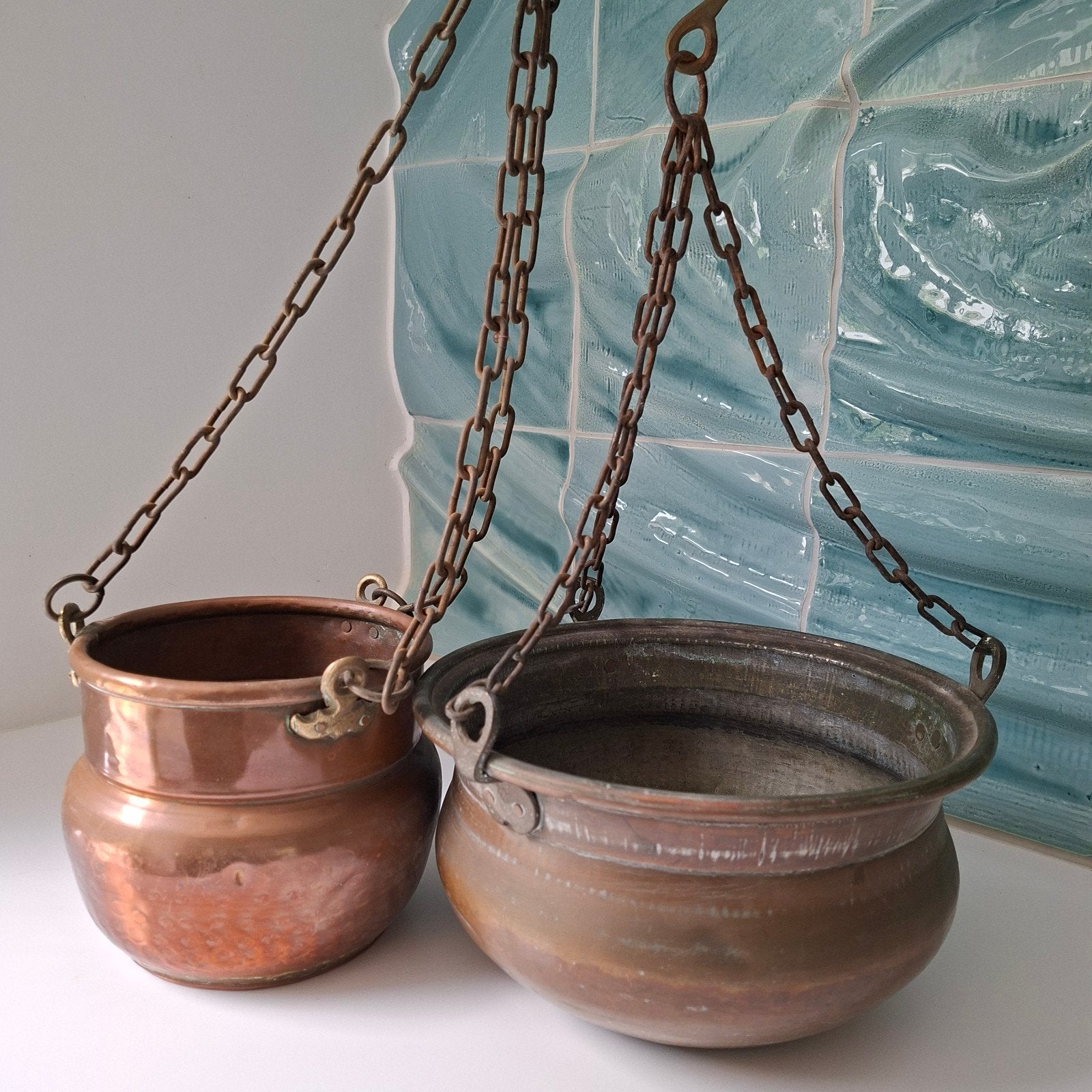 Set van 2 Antieke Koperen Hangpotten met Kettingen, Ophalen of Verzenden