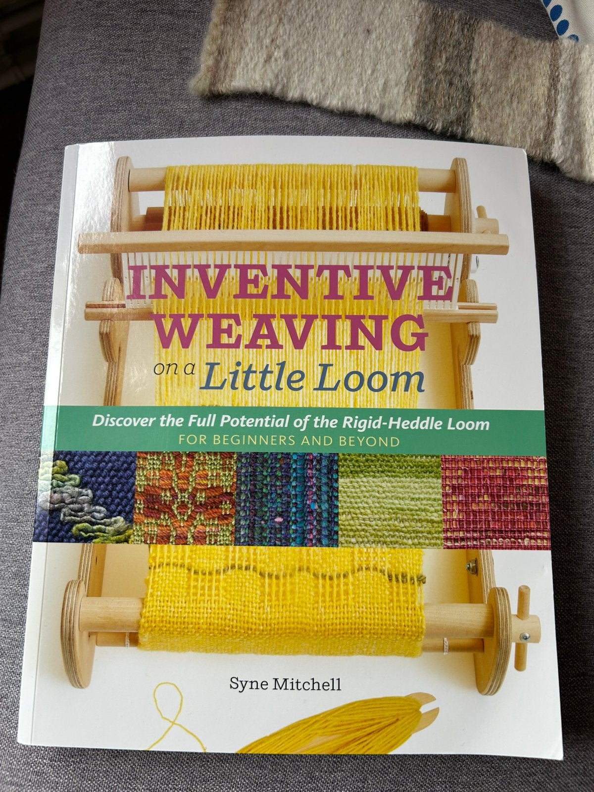 Inventive weaving on a little loom van Syne Mitchell, Boeken, Verzenden, Zo goed als nieuw