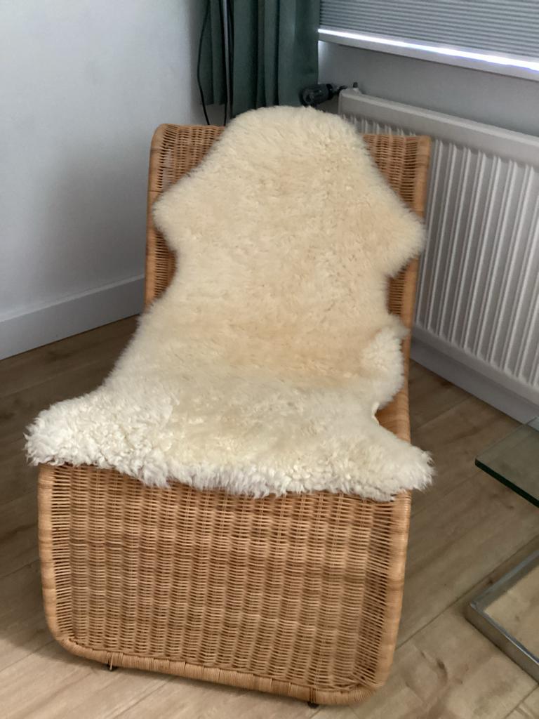 Rotan chaise longue met schapenvacht, Ophalen, Overige kleuren, Riet of Rotan, Zo goed als nieuw