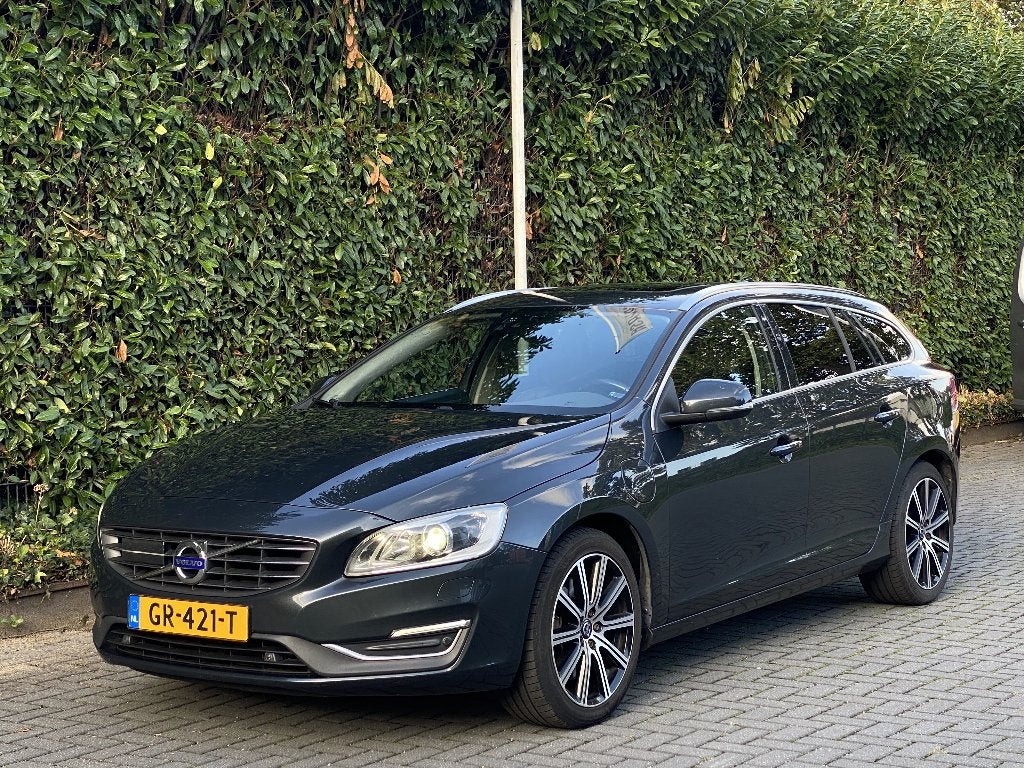 Volvo V60 D6 Twin Summum 288pk AWD, Harman, ACC, Dubbel glas, Auto's, Automaat, Dealer onderhouden, 1800 kg, Lichtsensor