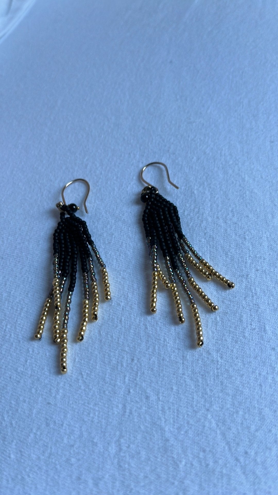 A beautiful story oorbellen goud zwart, Sieraden, Tassen en Uiterlijk, Oorbellen, Zwart, Ophalen of Verzenden, Zo goed als nieuw