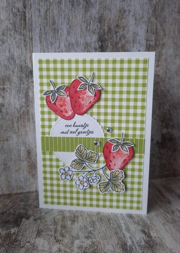 gestempelde kaart, Aardbeien, een kaartje met veel groetjes, Ophalen of Verzenden, Nieuw, Overige thema's