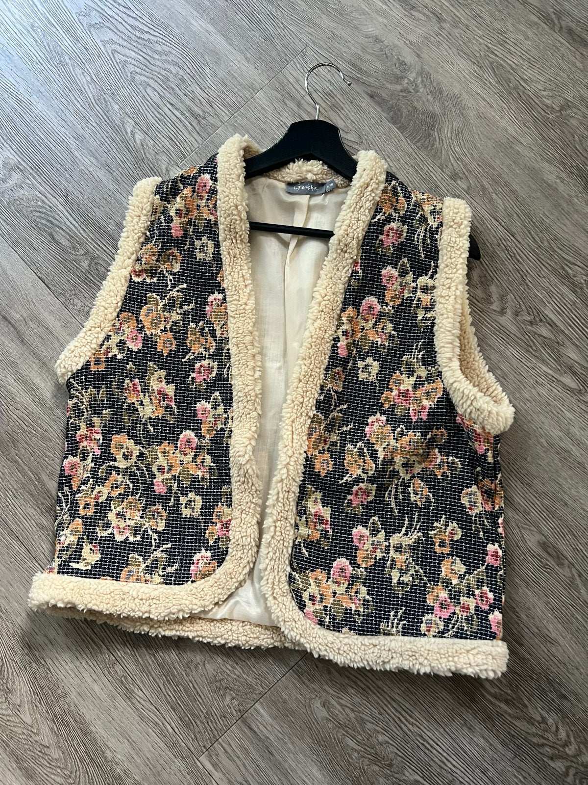 Geisha bloemenprint vest met teddy voering, L, Ophalen of Verzenden, Zo goed als nieuw, Maat 42/44 (L), Zwart