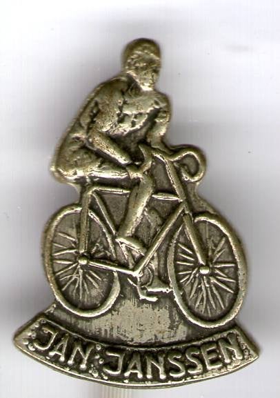 Jan Jansen zilverkleurig wielrenner speldje ( H_191), Verzenden, Zo goed als nieuw, Sport, Speldje of Pin