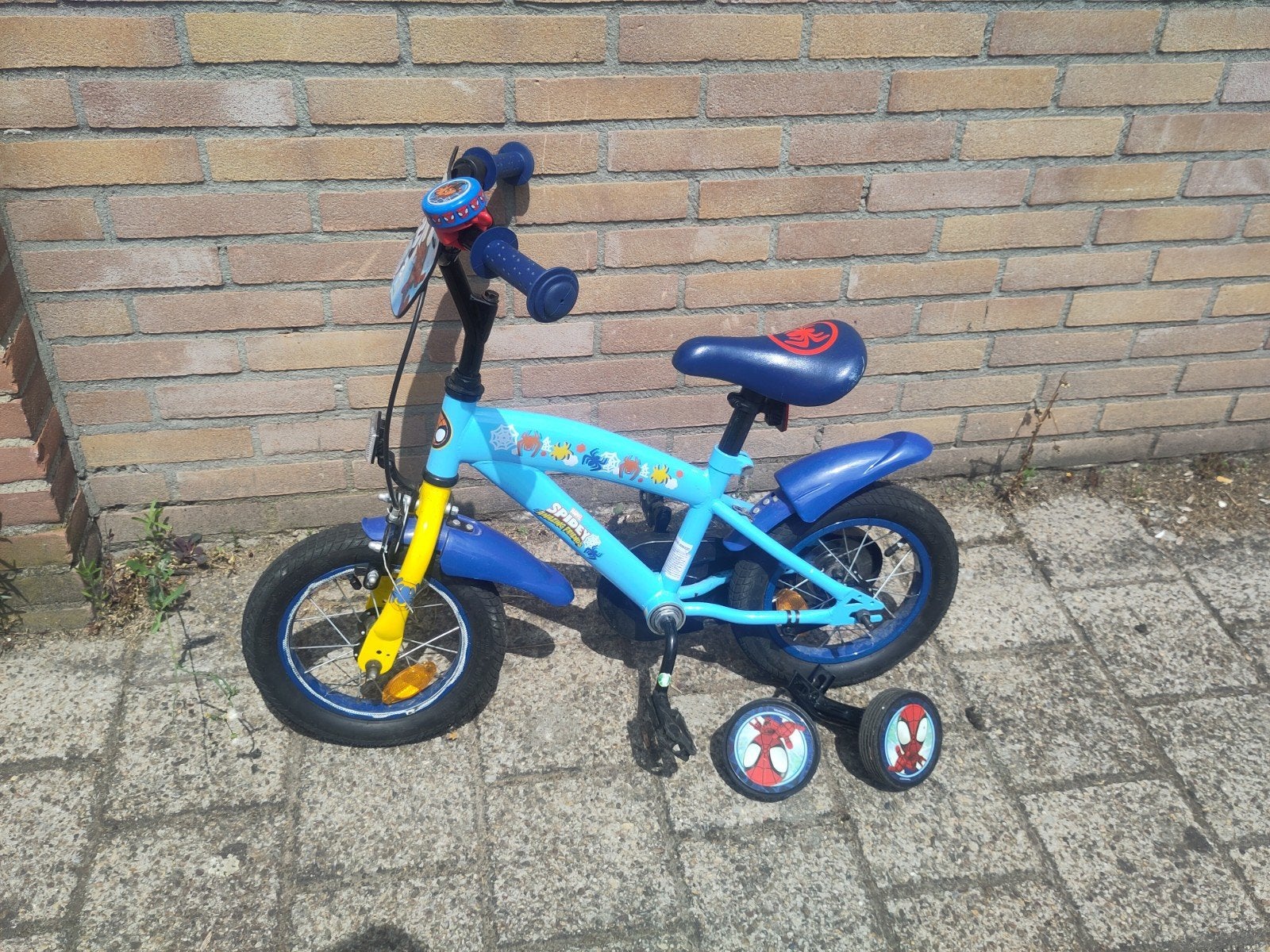 Spiderman kinderfiets 12 inch met zijwieltjes, Fietsen en Brommers, Fietsen | Kinderfietsjes, Ophalen, Zijwieltjes, Gebruikt, Velgrem