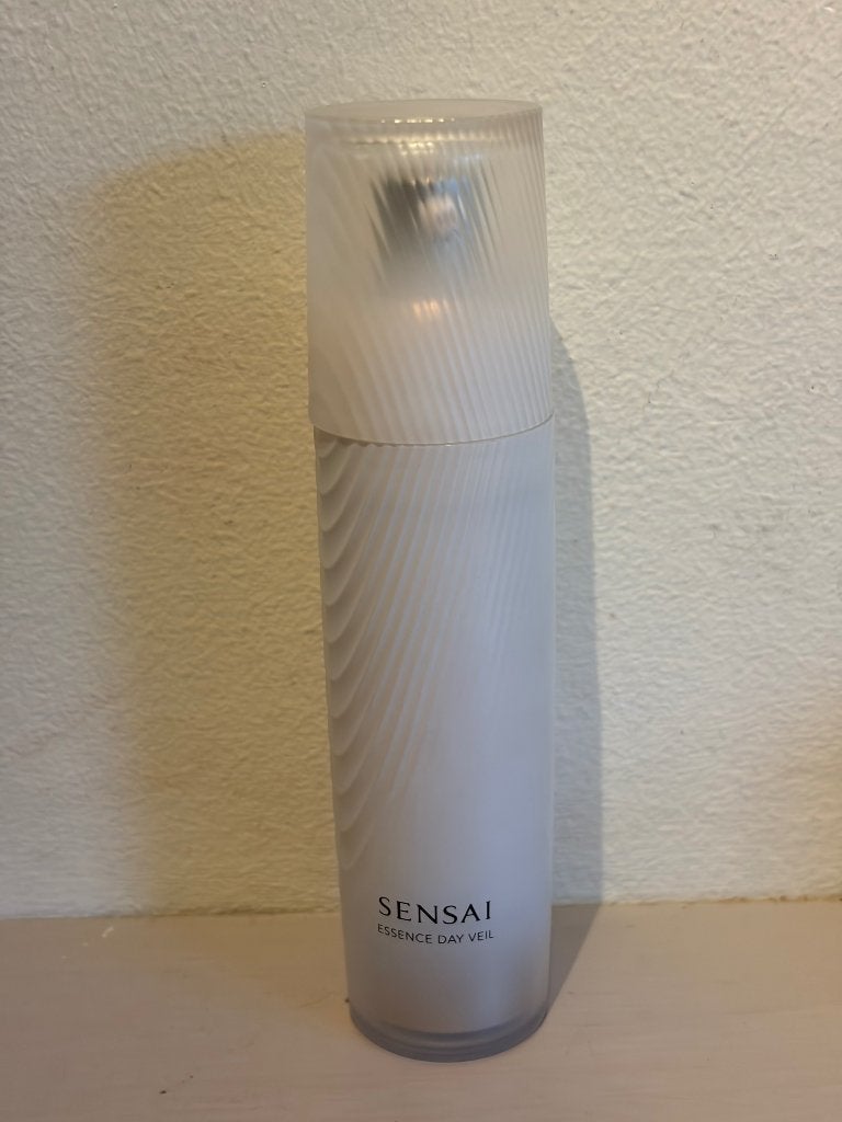 Sensai Essence Day Veil SPF 50 inhoud: 40 ml, Ophalen of Verzenden, Zo goed als nieuw, Gehele gezicht, Verzorging