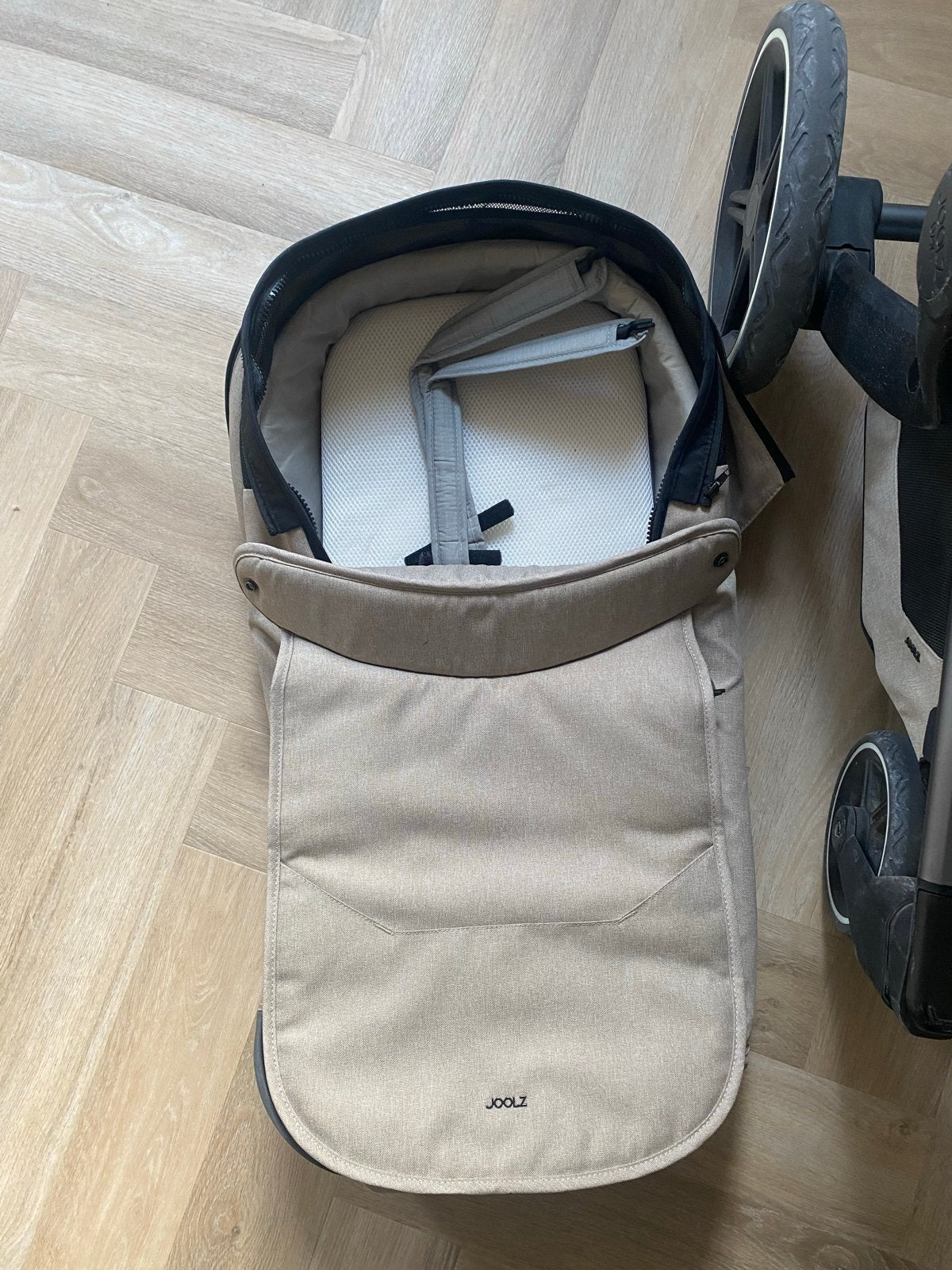 Foto 7 van Joolz Day+ Combiwagen met Reiswieg - Beige, Gebruikt