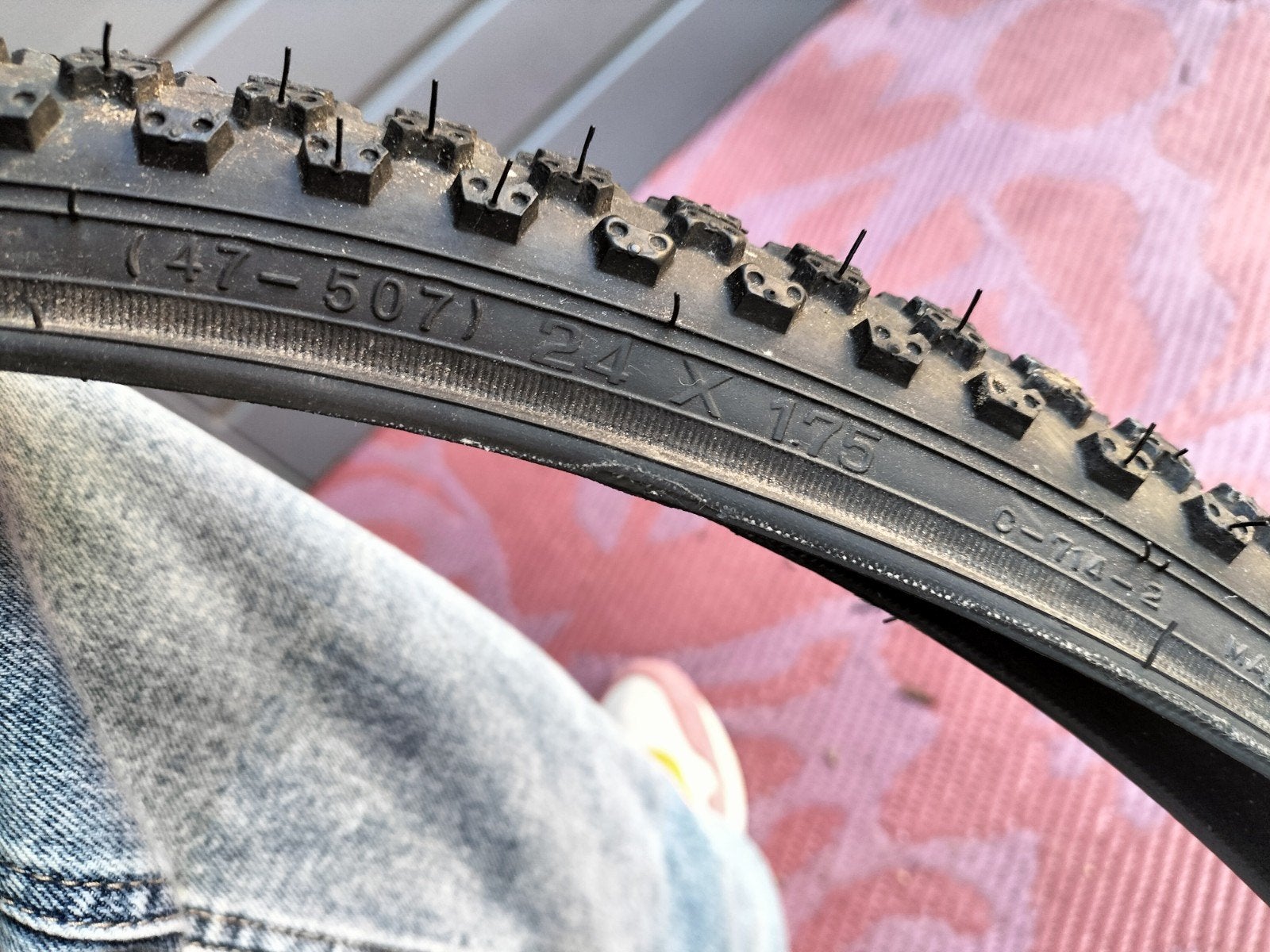 Nieuwe MTB fietsband 24x1.75  €5, Fietsen en Brommers, Ophalen, Band, Cordo, Nieuw