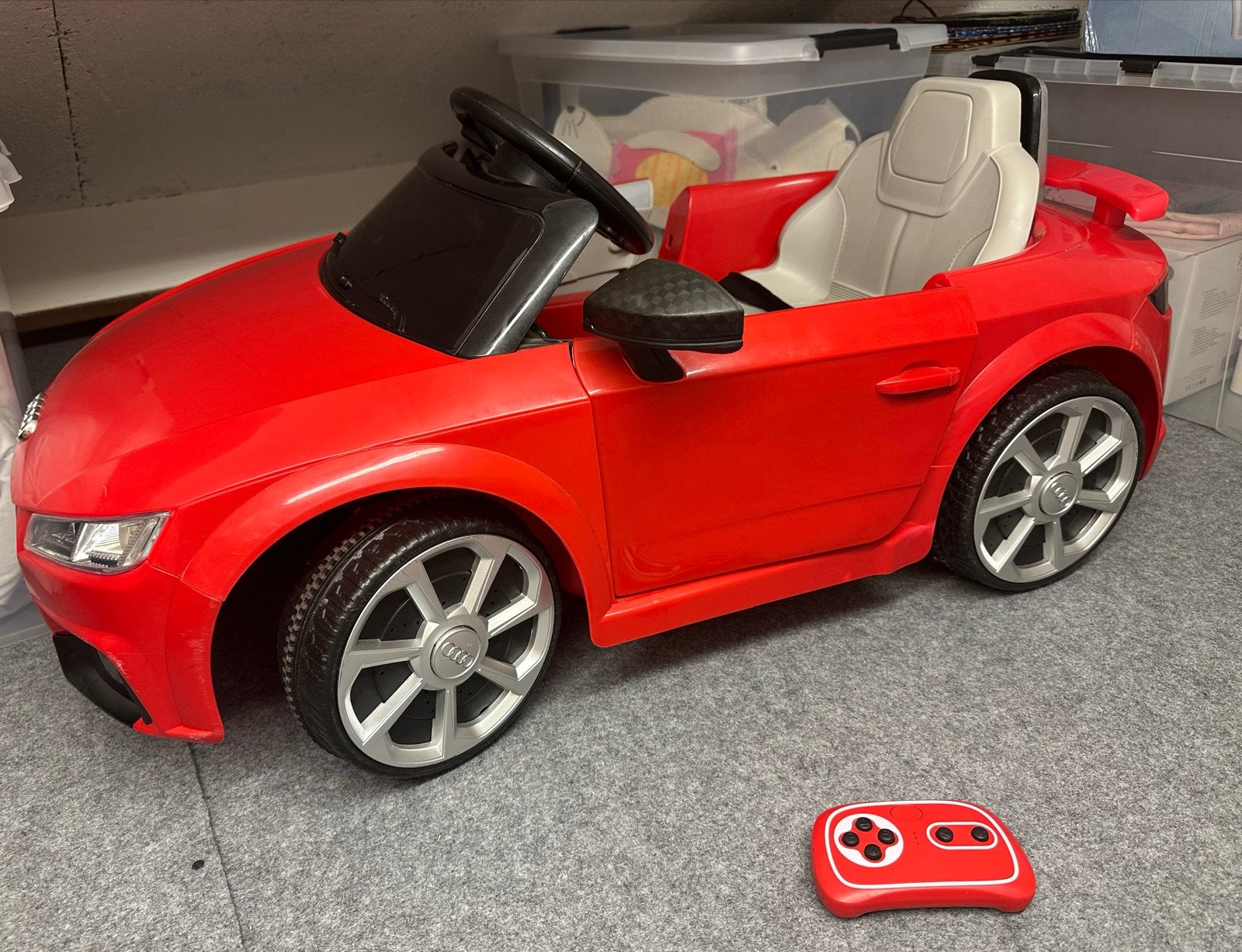 Elektrische kinderauto Audi TT RS met afstandsbediening, Ophalen, Gebruikt, Afstandsbediening
